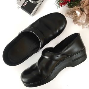 Dansko Black Leather Professional Clogs Sz 9 (39)